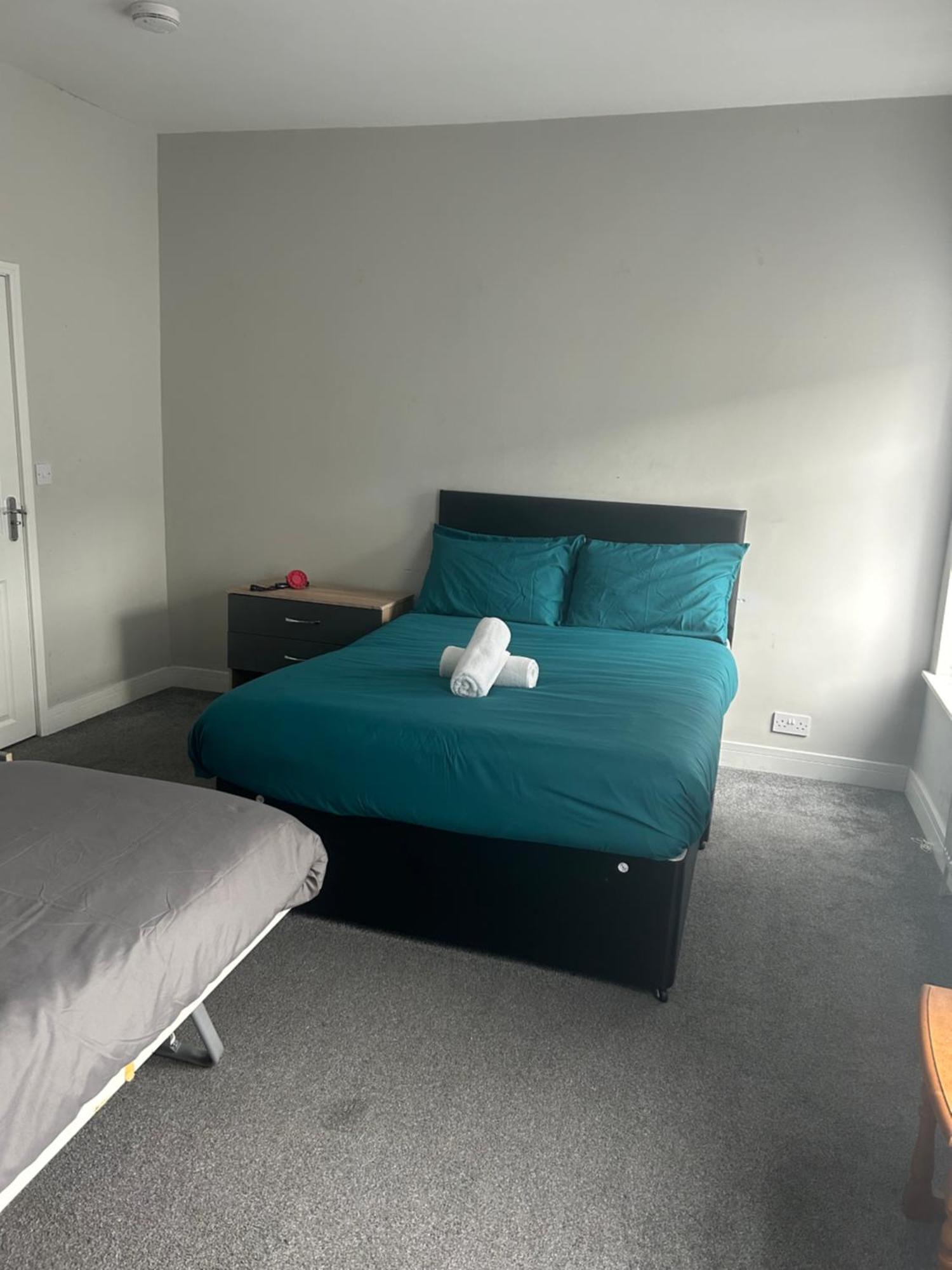 Brunswick Place 1 Bed & Breakfast Stoke-on-Trent ภายนอก รูปภาพ